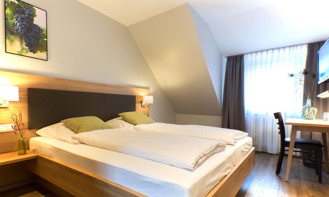 Haslach im Kinzigtal Apartment | Double Room 7 with Wi-Fi