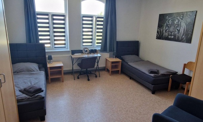 Bad Duerrenberg House | Double room Bad Dürrenberg - Guesthouse Heinrich Heine Schule