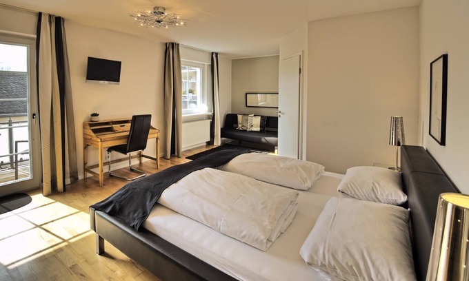 Trittenheim Bed & Breakfast | Double room-Deluxe-Ensuite-Balcony-Doppelzimmer mit Balkon