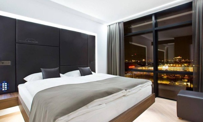 Laakirchen House | Double room deluxe panoramic view, breakfast, non-refundable - COOL MAMA Hotel Salzburg
