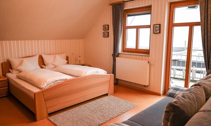 Boos Bed & Breakfast | Double room Eifel-Zeit shower/WC, balcony - Eifelhotel Fuchs