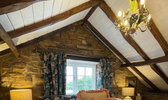 Crayke House | Double room-Ensuite- Super King - Lavender