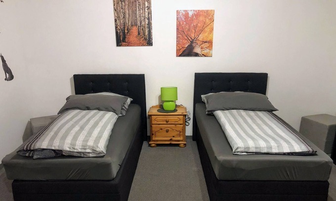 Unterrath House | Double room-Private Bathroom-Doppel getrennte Betten