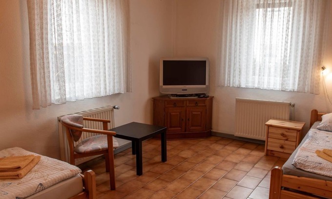 Mainz-Bingen House | Double room, shower on the floor, WC - Ferienhaus Boos