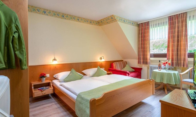 Oberwesel Bed & Breakfast | Double room, shower or bath, WC - Gutsschänke Sennerhof
