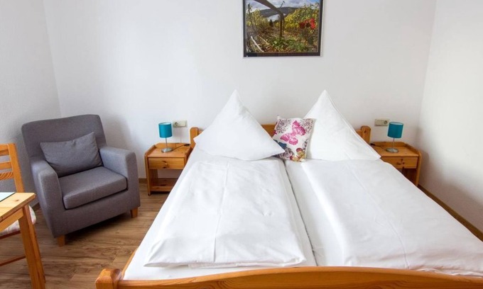 Niederemmel Bed & Breakfast | Double room - St. Eberhard Guest House
