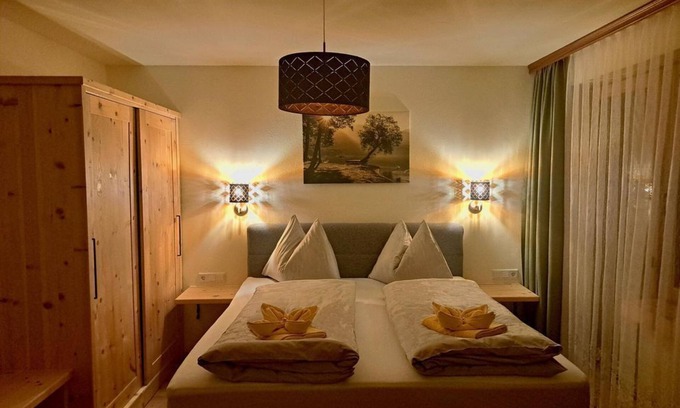 Kolbnitz Bed & Breakfast | Double room "Teuchlspitz view" - Landhaus Königsreiner