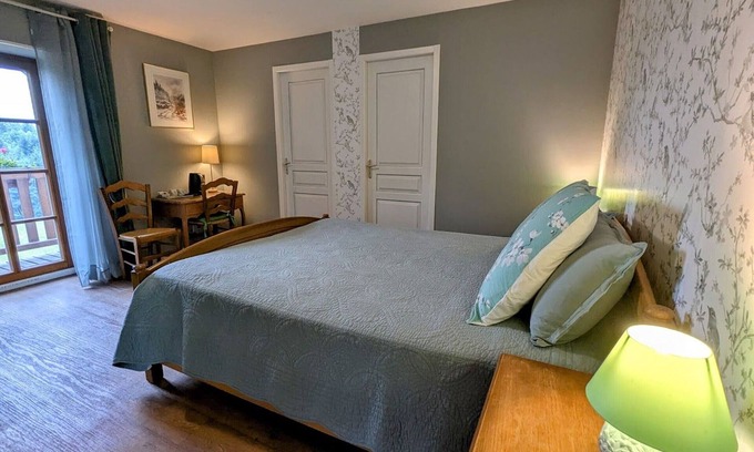 Moyenmoutier Bed & Breakfast | Double Room with Breakfast in Historic Building