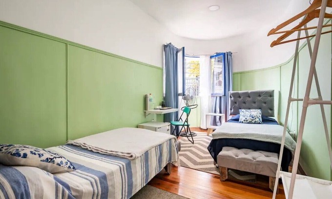 Nunoa House | Double room with garden view - 2 twin beds. Pet friendly, free parking