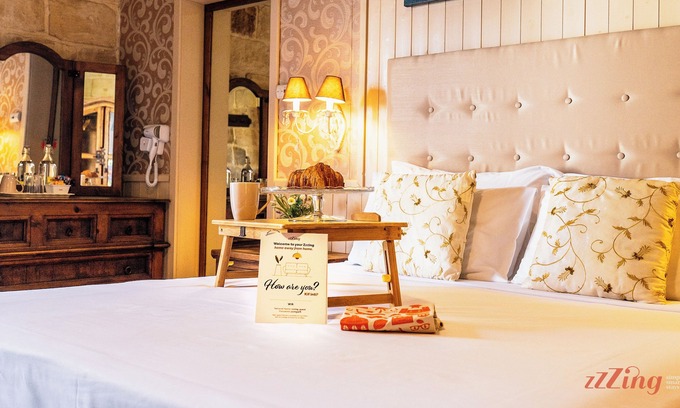 Zebbug House | Double Room with Pool View - Valletta