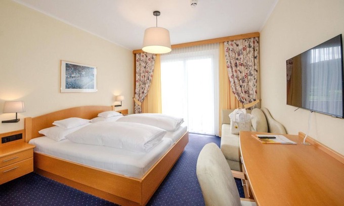 Steindorf am Ossiacher See House | Double room with reclining bed - Hotel Ossiacher See*