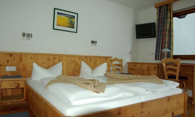 Berg im Drautal House | Double room with south-facing balcony - Almhotel Fichtenheim
