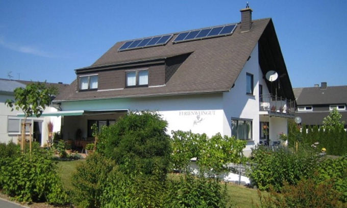 Trittenheim Bed & Breakfast | Double room with shower and toilet, extra bed - Ferienweingut Monzel