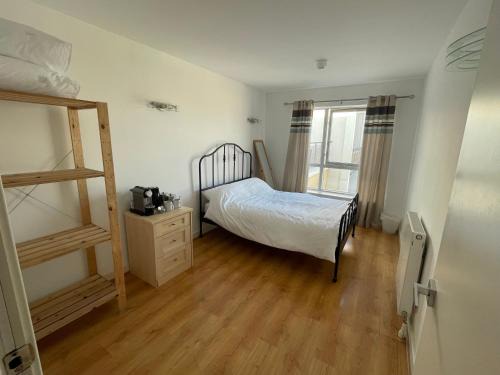 Peninsula House | Double room with shared bathroom LGBTQ friendly