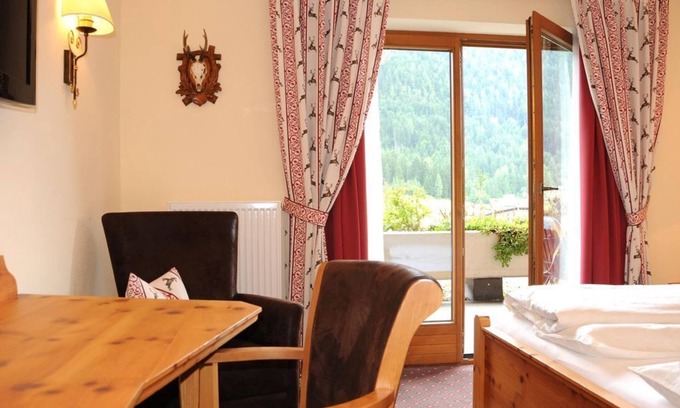Brandenberg House | Double room "Zirbenholz" - Hotel Neuwirt