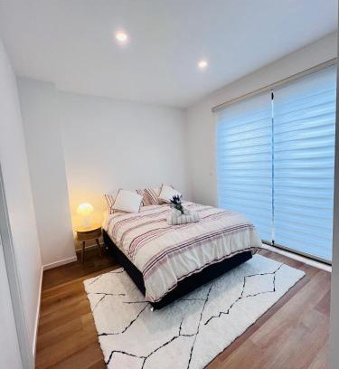 Flemington House | Double storey, Walk to Showground