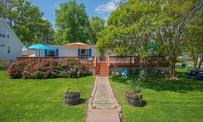 Colonial Beach House | Double Tide Beach HousenOne Block from The RivernLarge YardnDeck Area nFire Pit