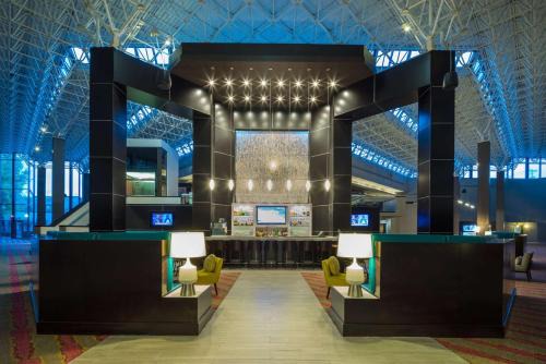Waters Park Hotel | DoubleTree by Hilton Austin Northwest - Arboretum