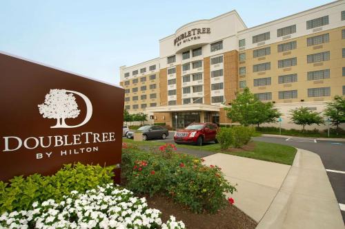 Dulles Town Center Hotel | DoubleTree by Hilton Dulles Airport-Sterling