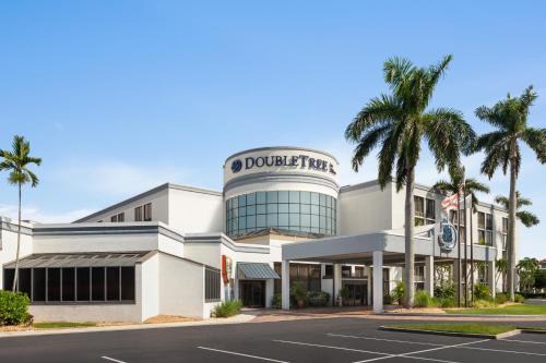 Villas Hotel | Doubletree by Hilton Fort Myers at Bell Tower Shops