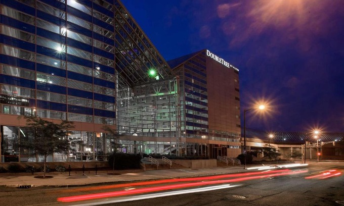 South Bend Hotel | DoubleTree by Hilton Hotel South Bend