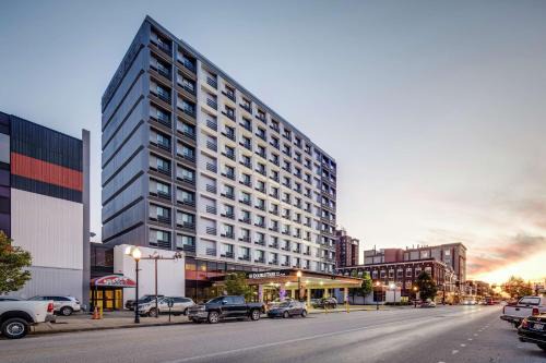 Huntington Hotel | DoubleTree by Hilton Huntington, WV