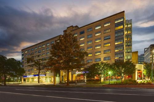 Central West End Hotel | DoubleTree by Hilton St. Louis Forest Park