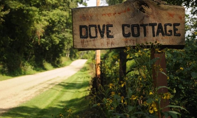 Lakeville Cottage | Dove Cottage at Secluded Cabins