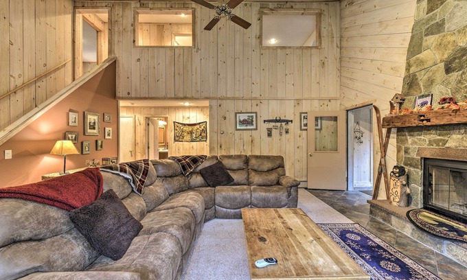 East Dover House | Dover Home: 7 Mi to Mount Snow Grand Summit Resort