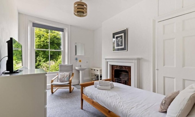 Dover House | Dover Town Rooms (Single Room 5)