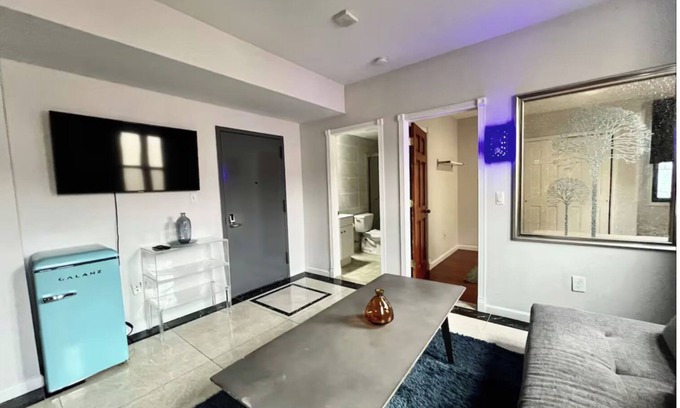 Chinatown Apartment | Downtown 1Bd Apt perfect for your stay!