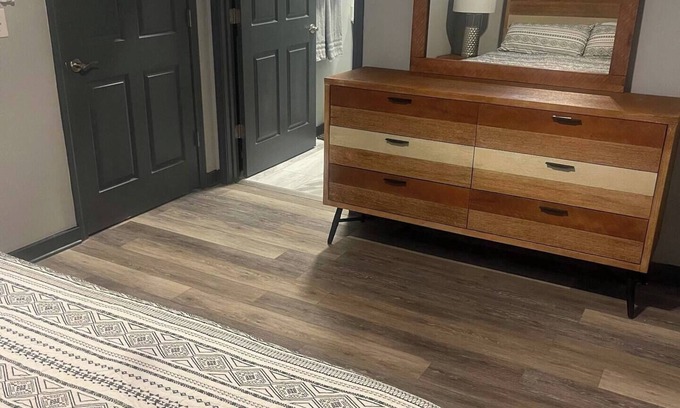 Bristol Apartment | Downtown 1st Level Loft