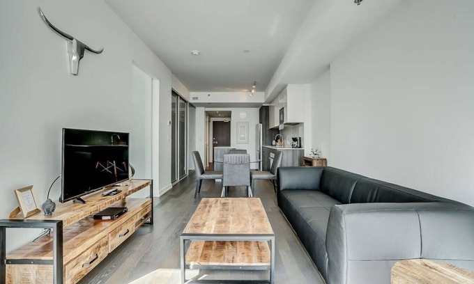 Byward Market - Parliament Hill Apartment | Downtown 2BR Gem with Balcony and Skyline Views