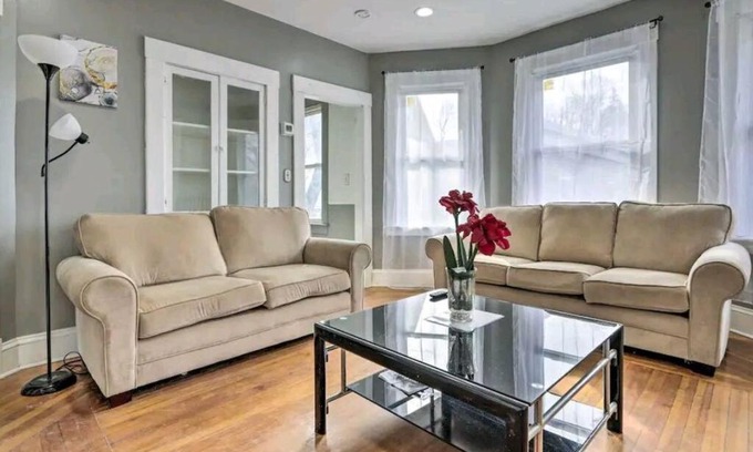 Center Apartment | downtown and secluded