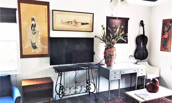 Central Business District Apartment | Downtown Art & Eclectic "D" 2br