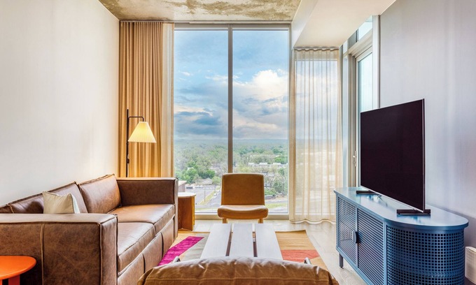 Rainey Street Historic District Condo | Downtown Austin Condo | 1BR + Sleep Sofa | Natiivo