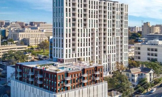 Civic District Resort | Downtown Austin Resort 1bdr