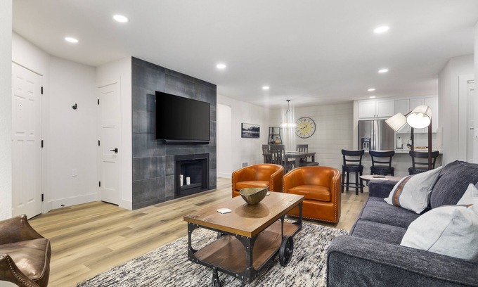 Northwest Bellevue Condo | Downtown Bellevue! 2BD-total REMODEL, walk to all the great restaurants!