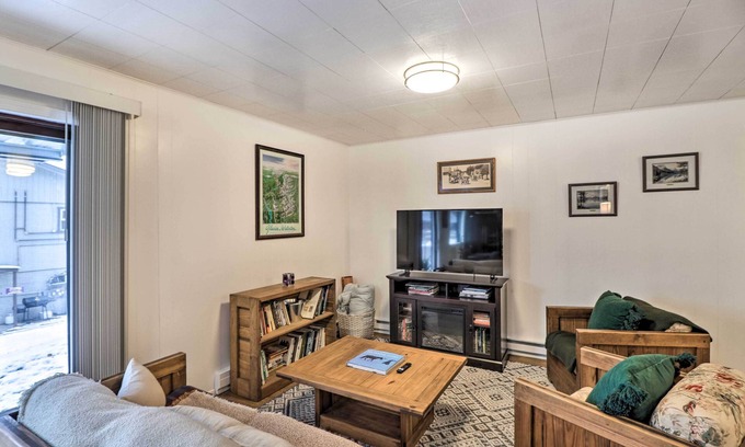 Bigfork House | Downtown Bigfork Home w/Fire Pit, Walk to Harbor!