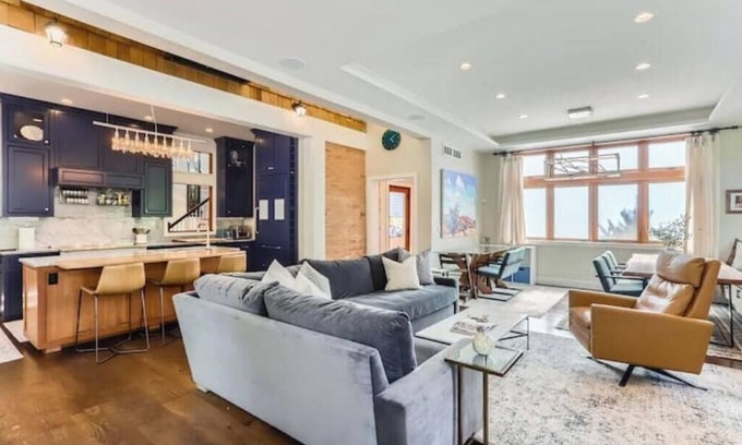 Downtown Apartment | Downtown Boulder Gem – Stylish 4BDR by the Creek