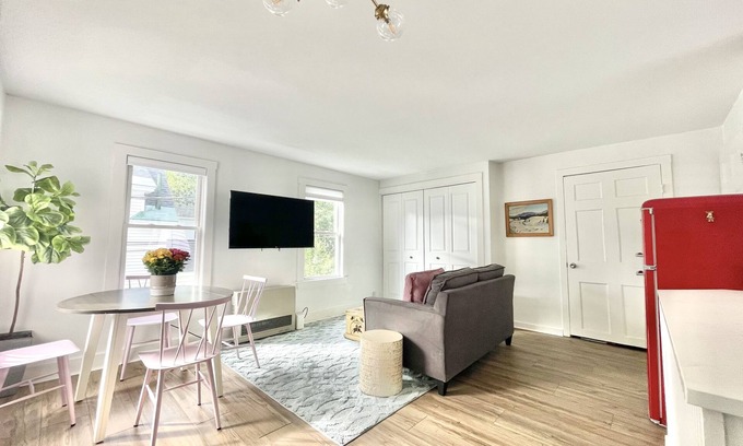 Brunswick Apartment | Downtown Brunswick New Look Old Charm Next to Bowdoin