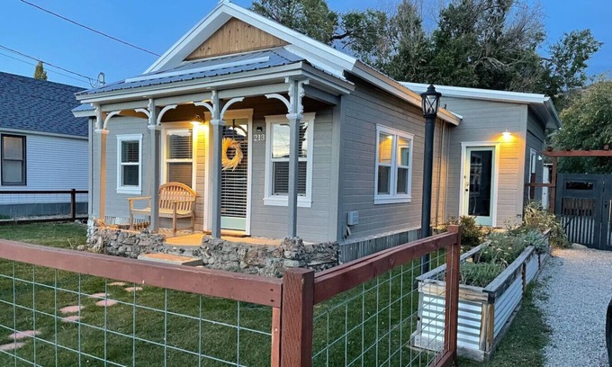 Buena Vista House | Downtown Buena Vista Cottage - STR-044