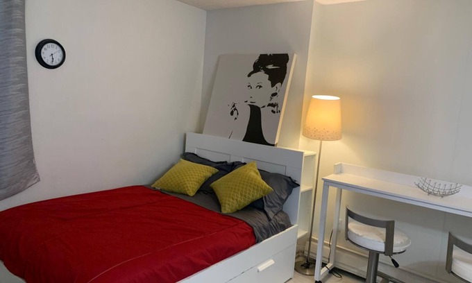 Downtown Calgary Apartment | Downtown Calgary Retreat: Modern Cozy Studio