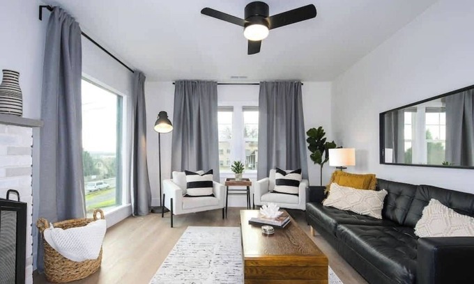 Camas Apartment | Downtown Camas Stay – Walkable, 15 Min to PDX