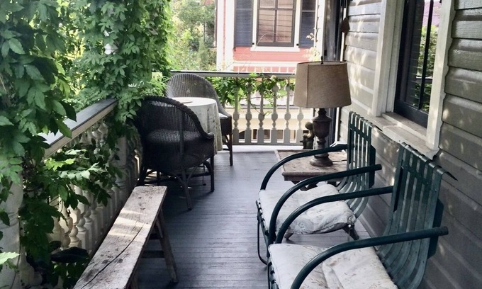 Cannonborough Elliotborough Condo | Downtown Cannonborough Bed and Bath in Historic House Condo.