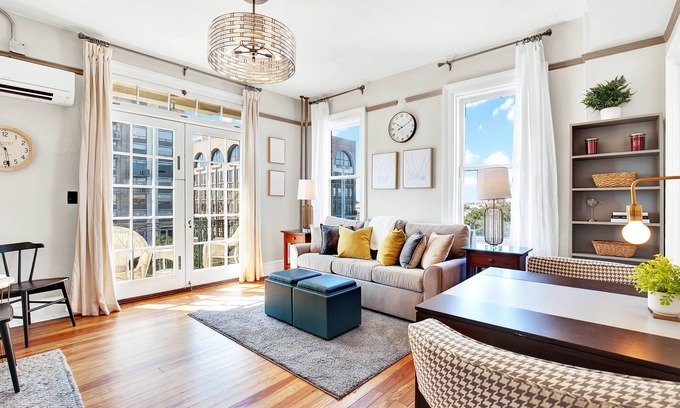 Historic Downtown Savannah Condo | Downtown central, Private balcony with city views!