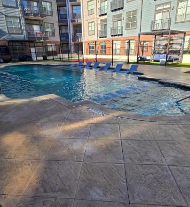 Deep Ellum Apartment | Downtown Dallas 2bd free parking