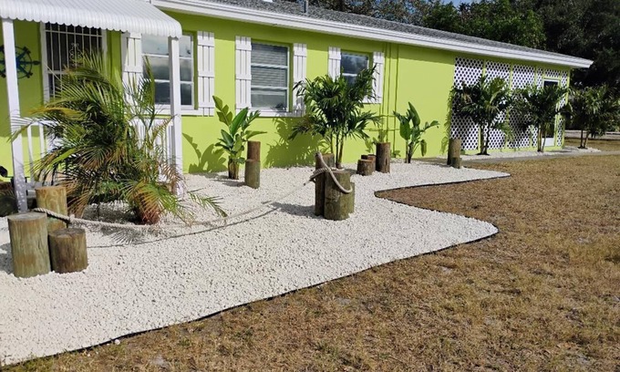 Dunedin Villa | Downtown Dunedin Villa near Bluejay's Baseball Stadium that offers "serenity".