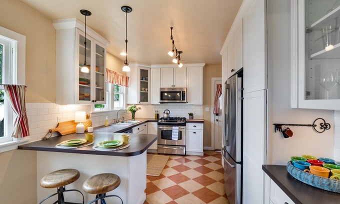 The Bowl of Edmonds House | Downtown Edmonds Craftsman: Home by the Sea