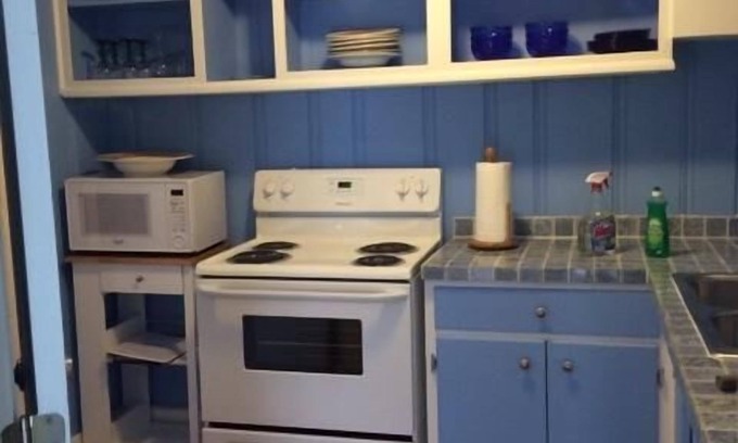 Elk Rapids Apartment | Downtown Elk Rapids , Upper Floor, 2 Bedroom 1.5 bath